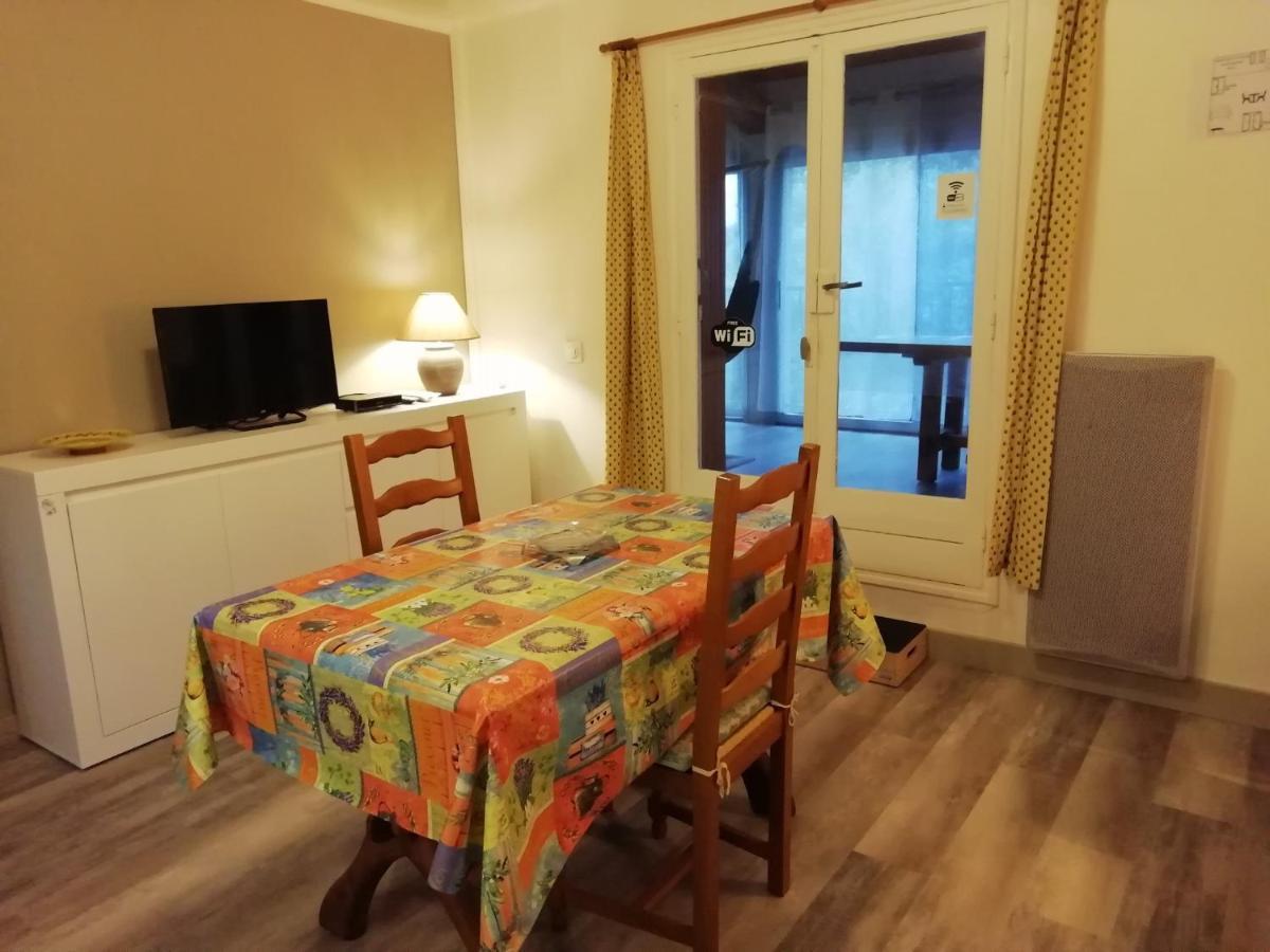 Appartement Classe 3 Etoiles Au 1Er Etage D'Une Maison Avec Jardin Dans Un Quartier Calme Cavalaire-sur-Mer Exterior photo