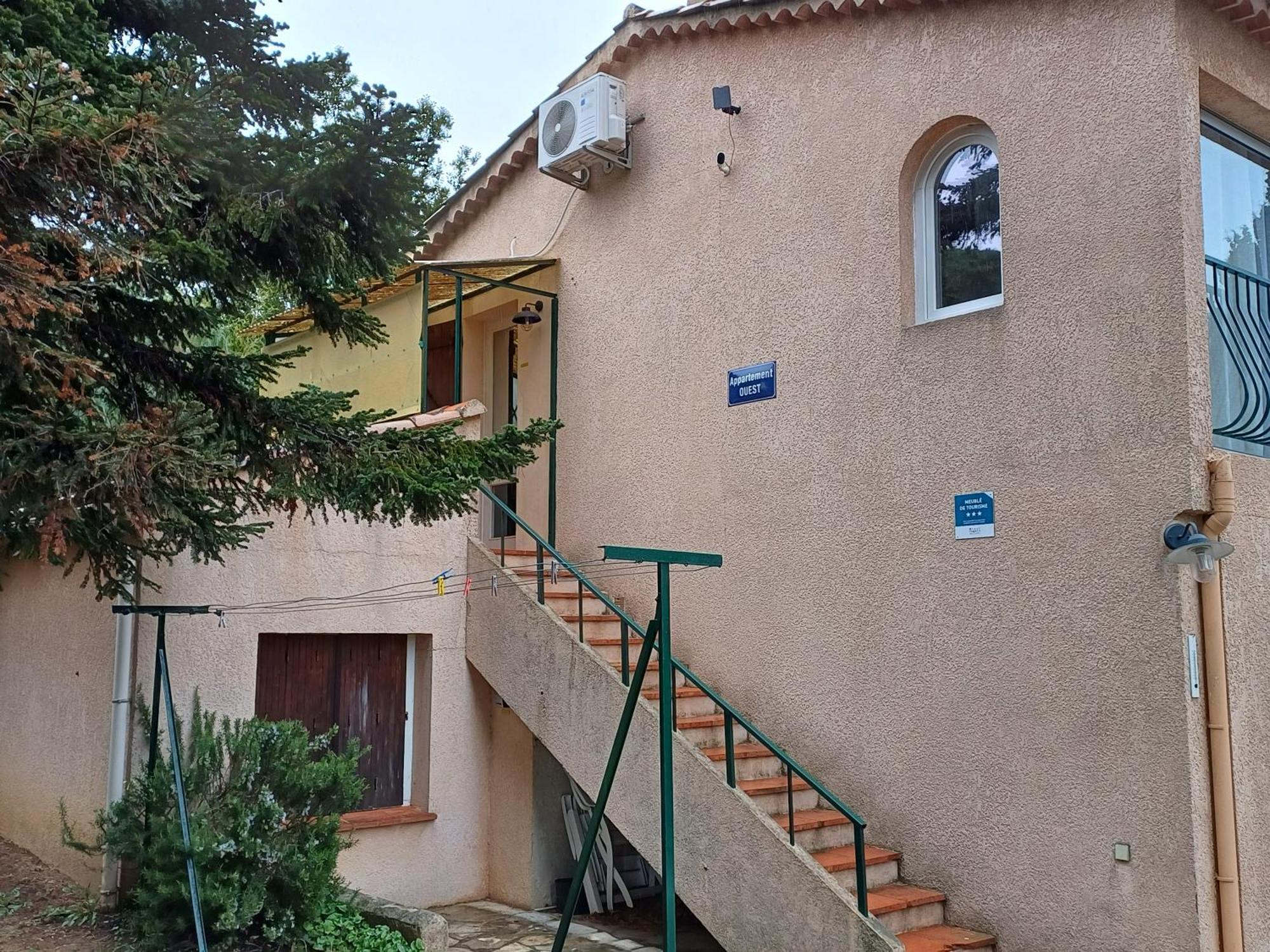 Appartement Classe 3 Etoiles Au 1Er Etage D'Une Maison Avec Jardin Dans Un Quartier Calme Cavalaire-sur-Mer Exterior photo